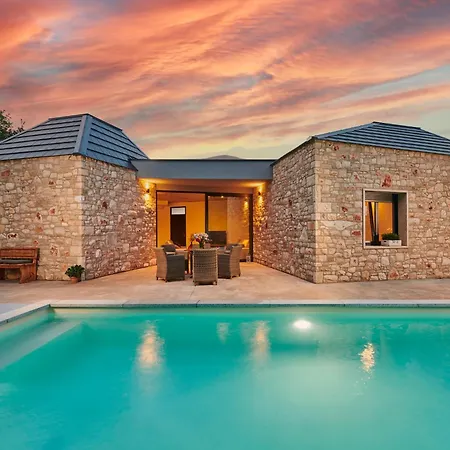 Doris Villa
